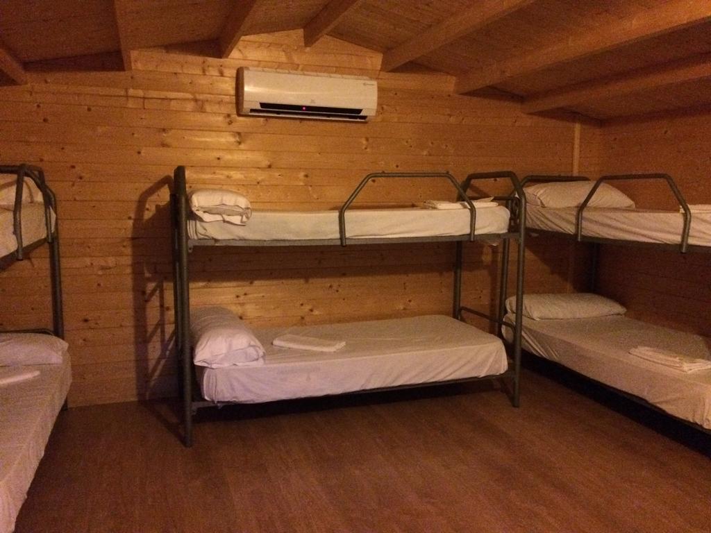 Camping Valdearenas Iznajar Ngoại thất bức ảnh